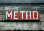 Etwas schlichteres Hinweisschild auf die Station  Concorde , am westlichen Ende der Tuileries, Metro-Linie 1. Parkseitiger Eingang unter der Rue de Rivoli. 15.7.2010