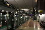 Recht dunkel gehalten -     Blick in die Metrostation  Cour St-Emilion  der Metrolinie 14.