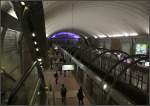 Hohe Gewölbehalle -     Die Metrostation  Chatelet  der Linie 14 in Paris hat eine recht hohe Gewölbehalle.