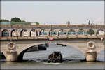 Pont de Bercy OHNE Metrozug -

... aber dafür überquert gerade im Hintergrund ein Zug auf der Linie 5 die Seine auf dem Vaduc d'Austerlitz, einer ausschließlich für die Metro gebauten Seinebrücke.

18.07.2012 (M)