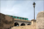 Zwischen Himmel und Naturstein -

...ein Metrozug. Pont de Bercy an der Pariser Metrolinie 6.

18.07.2012 (M)