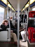 ORLYVAL -   Orlyval verbindet den Flughafen Paris-Orly mit der Station Antony der RER (S-Bahn) Linie B.