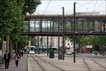 Ziel gleich erreicht -     Die Tram der Linie T2 erreicht die Endhaltestelle 'Porte de Versailles'.