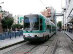 Tramlinie T1 der Pariser verkehrsbetriebe in St.Denis:  Tram Nummer 216 vom Typ TFS (Alsthom1992) auf dem Weg nach Noisy-le-Sec.