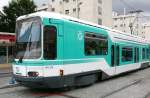 Tramlinie T1 der Pariser Verkehrsbetriebe in St.Denis:    Nahansicht der Tram Nummer 216 vom Typ TFS (Alsthom 1992).