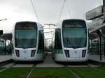 Tram Nummer 320 und 311 der Pariser Verkehrsbetriebe RATP an der Endstation Pont du Garigliano der Linie T3.