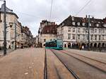 Tram Besançon__Tw hat die Brücke Pont Battant Richtung 'Place de la Révolution' überquert.__03-2025