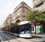 Bombardier Flexity Outlook der RTM auf der Linie 2 nach Arenc le Silo in der Rue Colbert kurz nach der Haltestelle Belsunce Alcazar in Marseille, 10.09.2018.