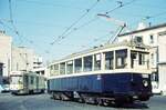 RATVM Tram de Marseille__Historischer Tw 1291 [Typ 1906, umgebaut 1924 und neu aufgebaut 1953 durch den Verkehrsbetrieb] mit ausfahrendem Typ PCC 2012 auf Linie 68 im Dep�t St.Pierre.__03-1975