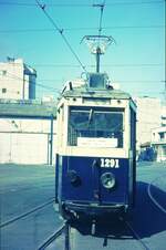 RATVM Tram de Marseille__Historischer Tw 1291 [Typ 1906, umgebaut 1924 und neu aufgebaut 1953 durch den Verkehrsbetrieb] in der Depotausfahrt St.Pierre.__03-1975