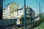 RATVM Tram de Marseille__Tw 2006 [Typ PCC, 1968/69 La Brugeoise et Nivelles BN] vom Gare de Blancard kommend nach St. Pierre unterwegs. In google maps sind die H�user im Hintergrund noch zu sehen.__03-1975