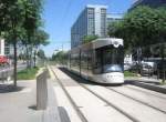 Hier die Straenbahnlinie 2 nach Euromeditaranee Arenc, bei der Ausfahrt am 27.7.2010 aus der Station Joliette.