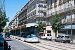 Bombardier Flexity Outlook Type C am 14. Juni 2011 als Linie T2 nach Blancarde. Aufgenommen wurde das Bild  nahe der Passage de Lorette in Marseille.
