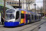 Wagen TT 19 der Regio-Stadtbahn Mülhausen - Thann an der Haltestelle Porte Jeune in der Innenstadt von Mulhouse.