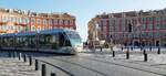 Nizza_L1_am Place Masséna mit Apoll im Sonnen-Brunnen(Fontaine du Soleil)_06.03.2023