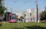 Tramway Reims; stop by stop - 

Haltestelle Médiathèque Croix Rouge mit Citadis 101. Eine von zwei Haltestellen des kurzen Zweiges der Line A. 

24.07.2012 (M)