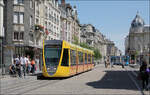Tramway Reims; stop by stop -     Haltestelle Opéra mit den Citadis-Trams 109 und 105.