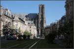 . Die Tram und die Kathedrale III - Blick von der Haltestelle  Longlet  zur Kathedrale mit Citadis-Tram 117. 23.07.2012 (Matthias)