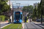 Reims, Rue Docteur Albert Schweizer -     Begegnung der Citadis-Trams 106 und 108.
