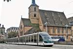 Strassburg, Strassenbahn Nr. 1064 vor der Kirche Saint-Nicolas. Betreiber: Compagnie des transports strasbourgeois (CTS) - 11.05.2017