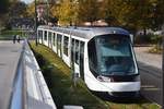 STRASBOURG (Grand Est/Département Bas Rhin), 14.10.2017, Tramlinie D nach Poteries in Warteposition vor der Starthaltestelle Port du Rhin