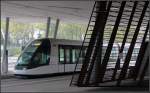 Unterm Betondach -     Endhaltestelle Hoenheim Gare der Tramlinie B in Straburg.