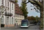 - Herbst in Strasbourg - Von der Place de la Rpublique in Strasbourg biegen die Trams in die Place Broglie ein.