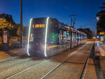 Straßenbahn Tours Linie A nach Lycée Monnet in der Station Palais des sports, 29.07.2021.