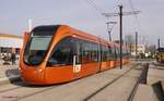 Le Mans Tram SETRAM-1006(Citadis302 Alstom2007)unterwegs auf der Ligne T1 am Endhalt Université.