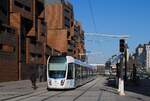 Tw.355 der Linie T3b auf der Fahrt zur Porte de Vincennes an der Haltestelle Delphine Seyrig.