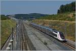 Dieses Bild, etwas gezoomt und reichlich zugeschnitten zeigt den SNCF TGV 4712, unterwegs als TGV 9896 von Montpellier nach Luxembourg, beim Erreichen des Bahnhof Belfort-Montbéliard und im