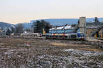 Auf der wiedereröffneten Strecke Delle - Belfort: Der Bahnhof Delle mit SBB Zug 522 209 aus Biel und SNCF Zug 27 589/590 zur Weiterfahrt nach Belfort.