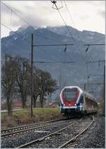 Der SBB CFF LEX RABe 522 218 (und ein weiterer) erreichen auf der Fahrt als SL2 23414 von Coppet nach Annecy den Bahnhof von Saint Laurent.