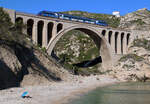 Viaduc des Eaux-salées bei Carry-le-Rouet an der Cote Bleue: Sicht von unten, fast auf Meereshöhe, sehr imposant! Carry-le-Rouet, 3.6.2024