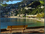 Mit dem Strand Plage de la Marinière und einem schönen Blick auf die Côte d'Azur lockt der kleine Ort Villefranche-sur-Mer östlich von Nizza. Auch die TER-Züge legen hier einen kurzen Halt ein. Der Haltepunkt befindet sich links zwischen zwei Tunneln. Ein Z26500 hat am 27.09.2018 den Haltepunkt bereits wieder verlassen und beschleunigt nun Richtung Beaulieu-sur-Mer. Ziel von TER81129 ist Menton.