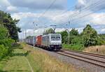 Mit dem CD-KLV aus Lehrte rollt 186 371 der akiem am 06.07.23 durch Wittenberg-Labetz Richtung Falkenberg(E).