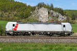 Akiem 193 005 zwischen Dollnstein und Breitenfurt am 25.4.26 als Lz.