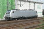 �berf�hrungsfahrt der AKIEM 188 042 mit Baujahr 2025 durch Dresden Freiberger Stra�e vor den Schrammsteinen im September 2026