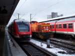 eine 648 bei Halt in Braunschweig Hbf und eine Seco Rail LOk daneben am 18.3.2008