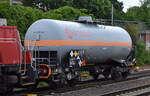 Druckgaskesselwagen vom Einsteller ERMEWA mit niederländischer Registrierung mit der Nr. 33 TEN 84 NL-ERSA 7809 086-7 Zagns (GE), lt. UN-NR.: 265/1017 für das Ladegut Chlorgas als Übergabetransport am 27.05.24 Höhe Bahnhof Hamburg-Harburg. 
