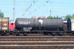 Bf. Cottbus, 13.6.15. Kesselwagen der Fa. NACCO, Wagennummer 33 RIV 80 D-NACCO 7969 243-4 in einer Wagengruppe auf den Rangiergleisen. Beheimatet laut Anschrift in Schwerin.