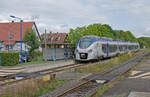 Bahnhof Roeschwoog (Alsace, Frankreich), Freitag den 16. 09. 2022. Der „Train TER 830715“ von Lauterbourg (Fahrplanmässige Abfahrt 12:39 Uhr, Wirkliche Zeit 13:04 Uhr) nach Strasbourg (Fahrplanmässige Ankunft 13:41 Uhr, Wirkliche Zeit 14:01 Uhr) fährt mit zirka 23 Minuten Verspätung in Roeschwoog ein. Planmässige Abfahrt wäre um 12:56 Uhr, Wirkliche Zeit 13:20 Uhr). Jetzt haben wir aber bereits 13:18 Uhr.
Der Zug besteht aus folgendem Rollmaterial:
-	1. Fahrzeug 94 87 0084 591-0 F-SNCF (84591M / B84591)
-	2. Fahrzeug 94 87 0841 591-4 F-SNCF (BR841591)
-	3. Fahrzeug 94 87 0841 592-2 F-SNCF (-)
-	4. Fahrzeug 94 87 0084 592-8 F-SNCF (84591M / B84592)