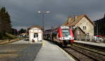 Ein anderer Tag, ein anderer Zug und ein anderer Fotostandpunkt als auf der vorherigen Aufnahme: B 81546/545 ist am 03.04.2017 aus Mende kommend in La Bastide St-Laurent-les-Bains eingetroffen, um