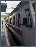 Nahverkehrstriebwagen ეს-006 im Bahnhof Batumi Central.