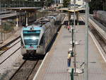 560 213 fährt als Train 1548 von Piraeus nach Chalkida, Ankunft in Athen Larissa.