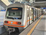 Metro Athen Zug 31D251 auf der Linie 3 nach Nikea in der Flughafen-Station, 25.06.2021.