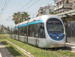 Straßenbahn Athen Zug TA10020 auf der Linie 3 nach SEF (Neo Faliro) in der Station Flisvos, 27.06.2021.