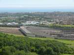 Channel Tunnel Terminal Folkestone: Übersicht 1 am 15. Juli 2014, äussere Ausfahrrampe für ankommende Fahrzeuge.