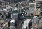 Kreuzende Züge -    Blick über die Gleisanlagen in London-Southwark zum Bahnhof Waterloo East.