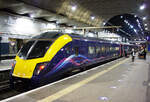 British Rail 180 111, London King's Cross, Zug wartet auf Abfahrt nach Leeds, 29.11.2010.